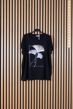 Carica l'immagine nel visualizzatore di Gallery, T Shirt Curvy Mia
