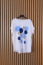 Carica l'immagine nel visualizzatore di Gallery, T Shirt Over Beatrice
