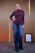 Carica l'immagine nel visualizzatore di Gallery, Lupetto Curvy Alba
