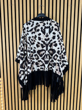Carica l&#39;immagine nel visualizzatore di Gallery, Giacca Poncho Leopard
