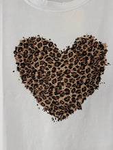 Carica l&#39;immagine nel visualizzatore di Gallery, T shirt Cuore Leopard
