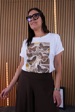 Carica l'immagine nel visualizzatore di Gallery, T Shirt Over Farfalle
