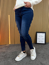 Carica l&#39;immagine nel visualizzatore di Gallery, Jeans Maddalena
