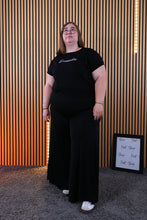 Carica l'immagine nel visualizzatore di Gallery, T Shirt Curvy Esaurita
