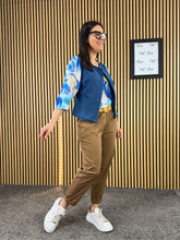 Carica l&#39;immagine nel visualizzatore di Gallery, Gilet in Jeans
