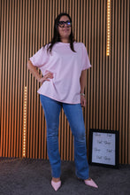 Carica l'immagine nel visualizzatore di Gallery, T Shirt Over Foulard

