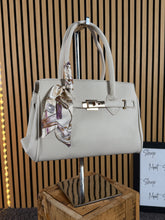 Carica l'immagine nel visualizzatore di Gallery, Borsa Martina
