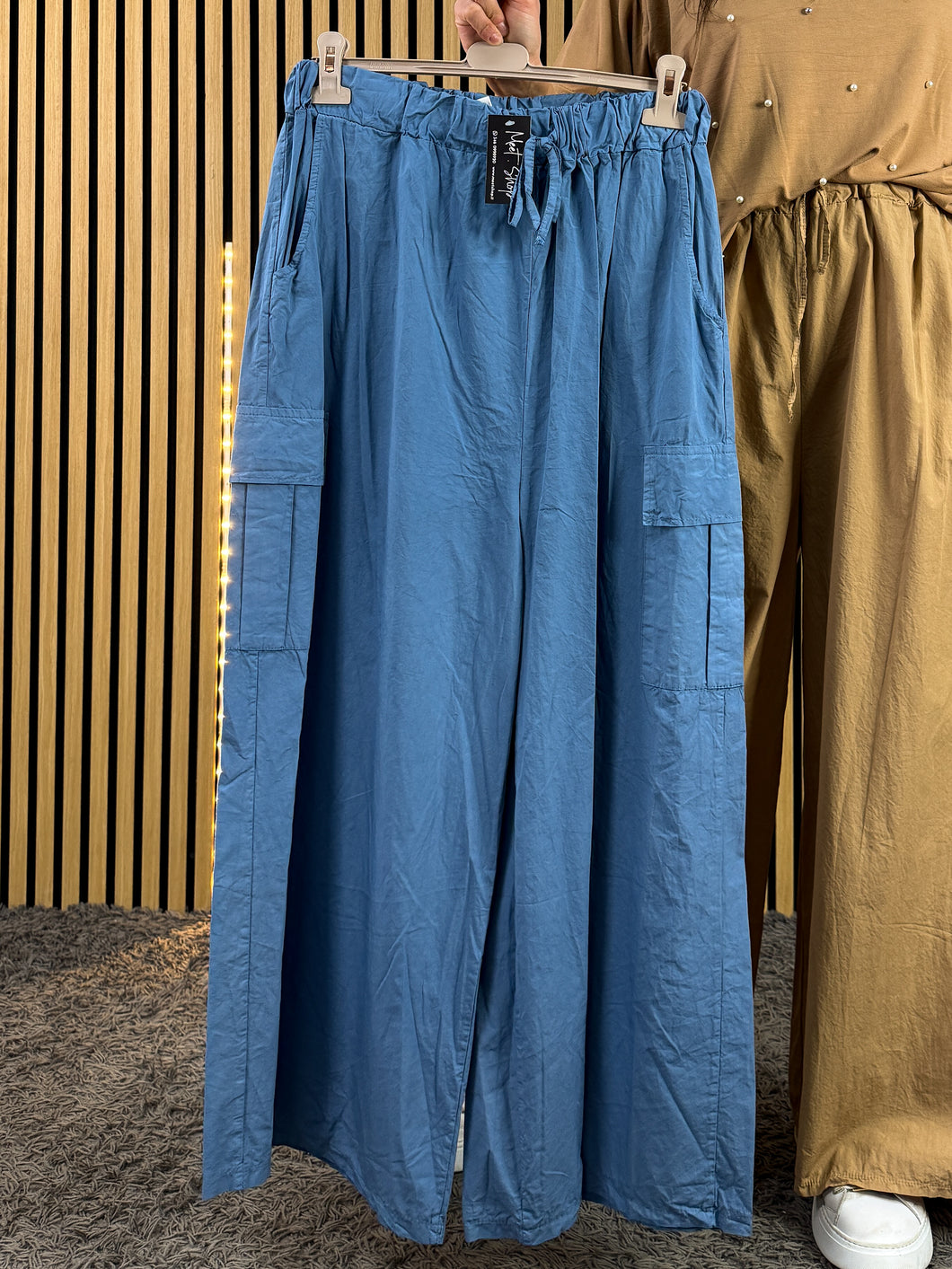 Pantalone Over Gaia