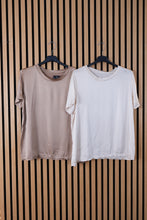 Carica l'immagine nel visualizzatore di Gallery, T Shirt Pamela
