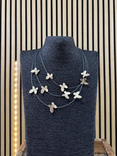 Carica l&#39;immagine nel visualizzatore di Gallery, Collana Farfalle
