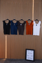 Carica l'immagine nel visualizzatore di Gallery, T shirt Sara
