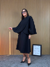 Carica l&#39;immagine nel visualizzatore di Gallery, Mantella Lucrezia
