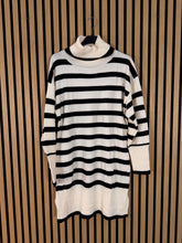 Carica l'immagine nel visualizzatore di Gallery, Abito Asia
