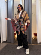 Carica l'immagine nel visualizzatore di Gallery, Poncho Irene
