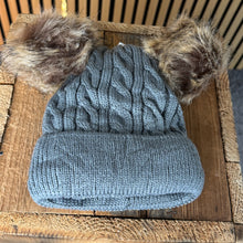 Carica l'immagine nel visualizzatore di Gallery, Berretto Bimbi Pom Pon
