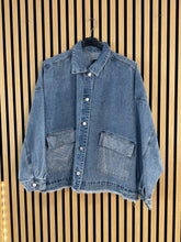 Carica l&#39;immagine nel visualizzatore di Gallery, Giacca  Curvy Jeans
