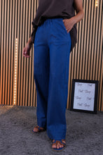 Carica l'immagine nel visualizzatore di Gallery, Jeans Over Elisa
