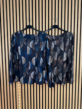 Carica l&#39;immagine nel visualizzatore di Gallery, Maglia Over Chiara
