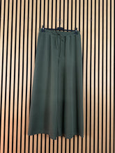 Carica l'immagine nel visualizzatore di Gallery, Pantalone Over Ida
