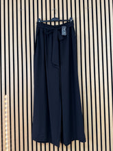 Carica l'immagine nel visualizzatore di Gallery, Pantalone Ornella

