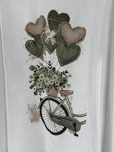 Carica l&#39;immagine nel visualizzatore di Gallery, T Shirt Over Bici
