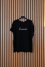 Carica l'immagine nel visualizzatore di Gallery, T Shirt Curvy Esaurita

