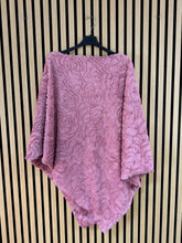 Carica l&#39;immagine nel visualizzatore di Gallery, Poncho Pelliccia
