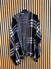 Carica l'immagine nel visualizzatore di Gallery, Poncho Sabrina
