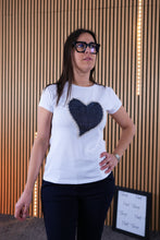 Carica l'immagine nel visualizzatore di Gallery, T Shirt Cuore Jeans
