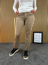 Carica l&#39;immagine nel visualizzatore di Gallery, Jeans Trombetta Amy
