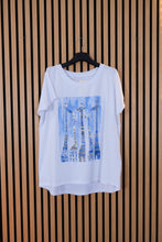 Carica l'immagine nel visualizzatore di Gallery, T Shirt Over Giraffe
