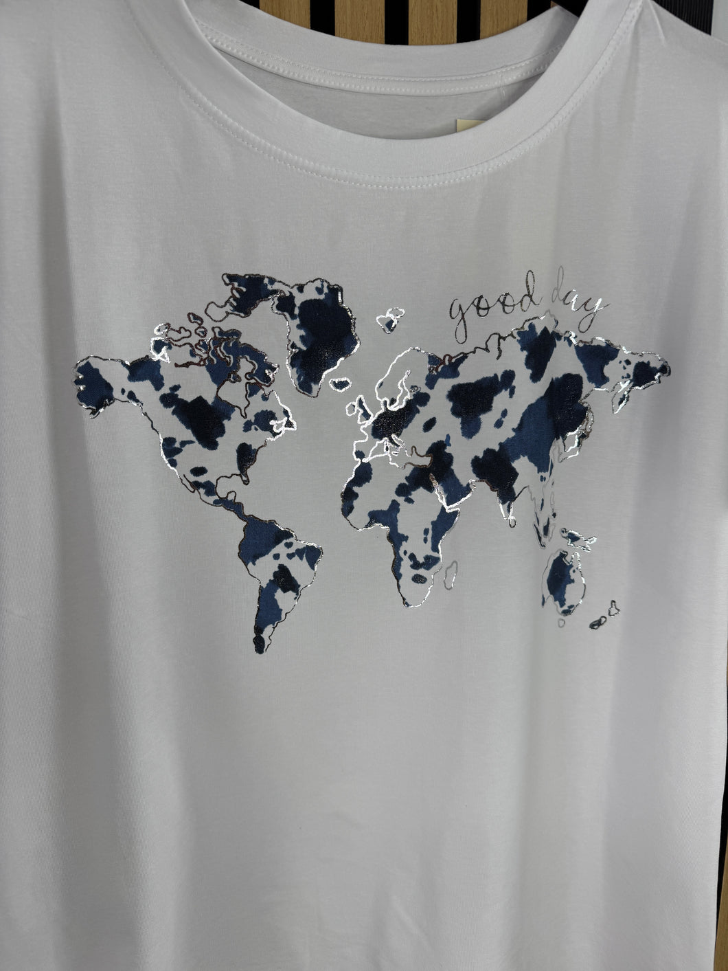 T Shirt Over Mondo