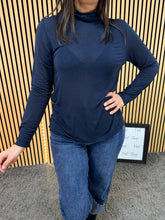 Carica l'immagine nel visualizzatore di Gallery, Lupetto Curvy Alba
