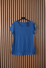 Carica l'immagine nel visualizzatore di Gallery, T Shirt Isa
