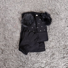 Carica l'immagine nel visualizzatore di Gallery, Set Berretto Sciarpa Guanti
