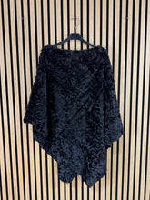 Carica l&#39;immagine nel visualizzatore di Gallery, Poncho Pelliccia
