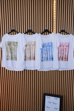 Carica l'immagine nel visualizzatore di Gallery, T Shirt Over Giraffe
