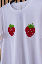 Carica l'immagine nel visualizzatore di Gallery, T Shirt Fragole
