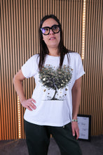 Carica l'immagine nel visualizzatore di Gallery, T Shirt Over Matilde
